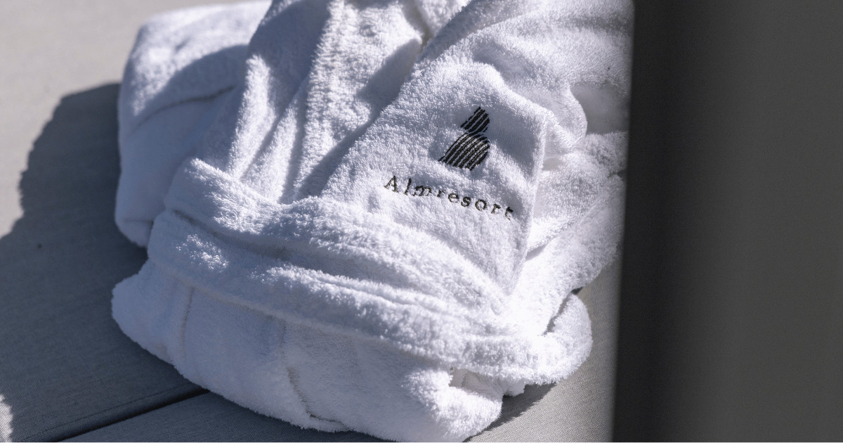 Bademantel mit Logo