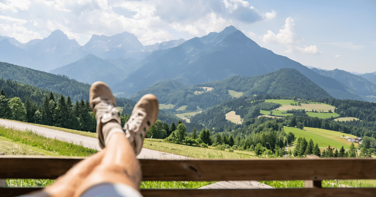 Füße mit Bergpanorama (quer)