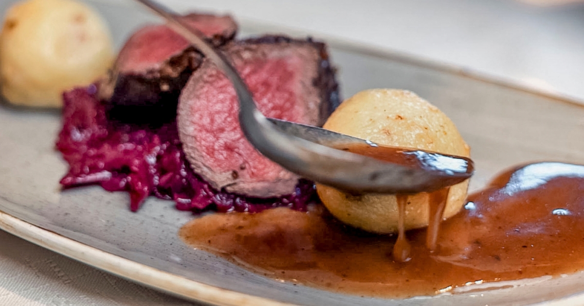 Kulinarik_Fleisch mit Sauce