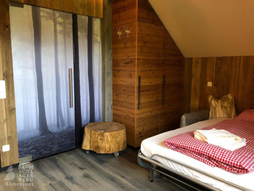 g-panorama-chalet-uebernachtung-betten-doppelbett-luxus-ausblick-erholung-hochzeitsreise-jahrestag