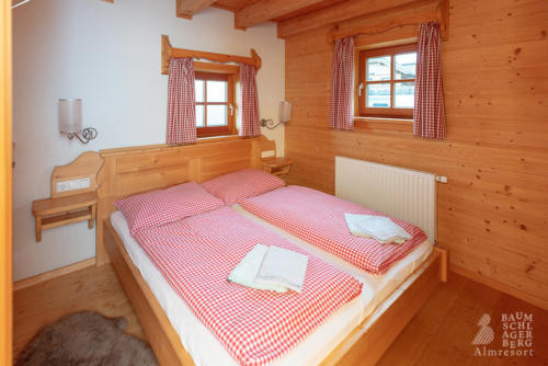 g-panorama-hutte-urig-holz-gemuetlich-entspannung-urlaub-winterurlaub