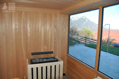g-wellness-sauna-ausblick-baumschlagerberg-berge-sauna-entspannung